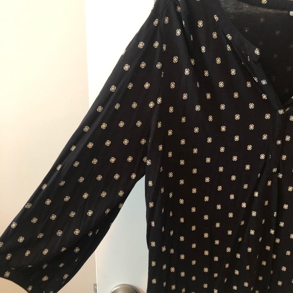 Black, v-neck, 3/4 length sleeve, Old Navy shirt with white polka dot detail - Picture 3 of 3